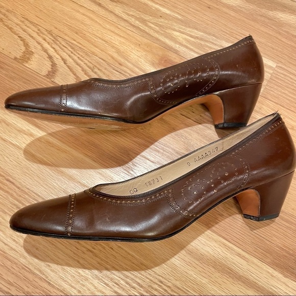 Ferragamo classic cap toe pumps brown leather size 9 AAAA extra narrow - Picture 6 of 9